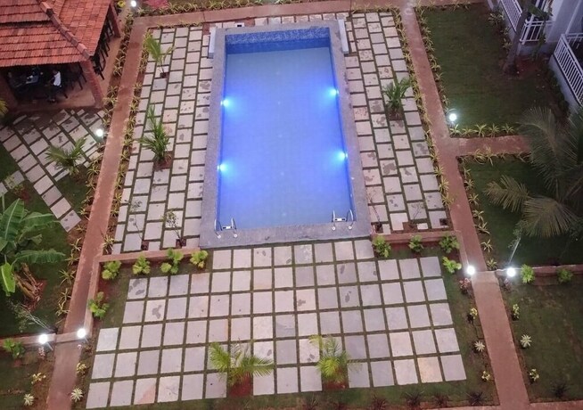 Imagen de la piscina del Hotel White Truffle Resort. Foto 19