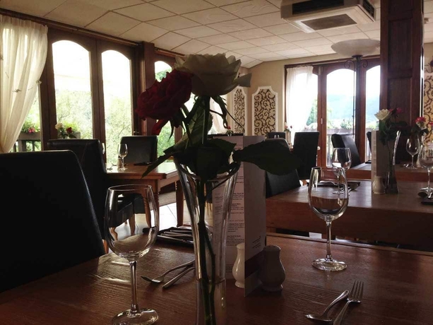 Imagen del bar/restaurante del Hotel White Waters Country. Foto 6