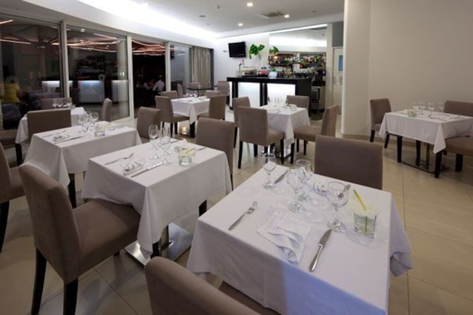 Imagen del bar/restaurante del Hotel White Waters. Foto 3
