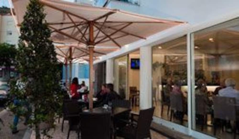 Imagen del bar/restaurante del Hotel White Waters. Foto 4