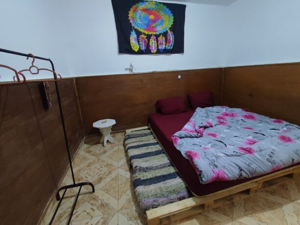 Imagen de la habitación del Hotel White palace camp ex camp david. Foto 19