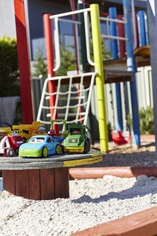 Imagen de los exteriores del Hotel Whitecliffs Beach Resort. Foto 10