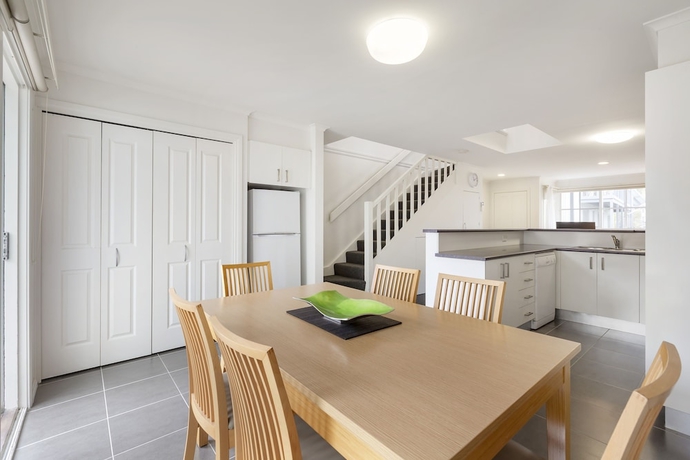 Imagen de los interiores del Hotel Whitecliffs Beach Resort. Foto 15