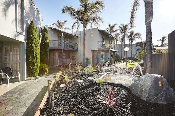 Imagen general del Hotel Whitecliffs Beach Resort. Foto 2