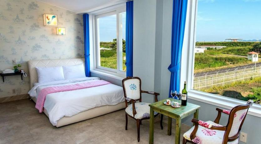 Imagen de la habitación del Hotel Whitehouse. Foto 3