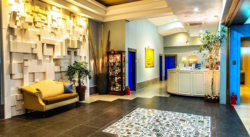 Imagen de los interiores del Hotel Whitehouse. Foto 5