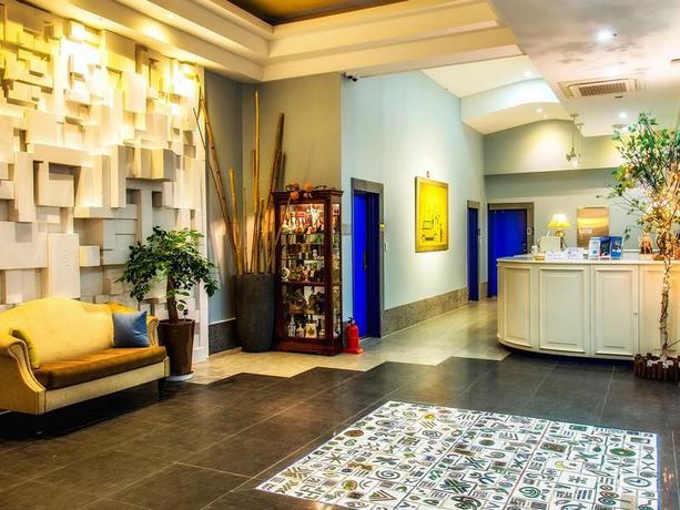 Imagen de los interiores del Hotel Whitehouse. Foto 6