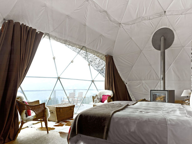 Imagen de los exteriores del Hotel Whitepod. Foto 13