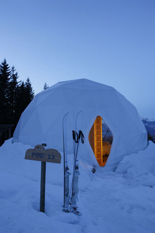 Imagen de los exteriores del Hotel Whitepod. Foto 14