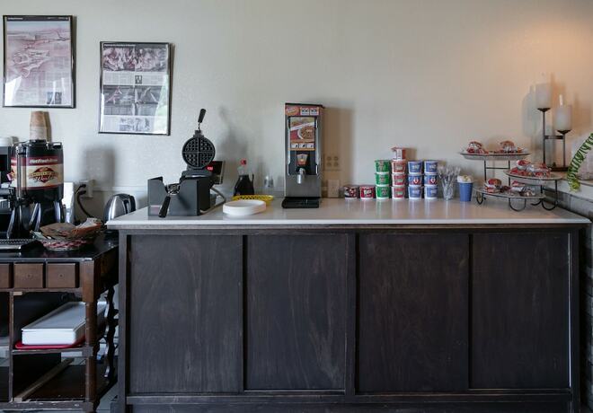 Imagen del bar/restaurante del Hotel White's City Cavern Inn. Foto 14