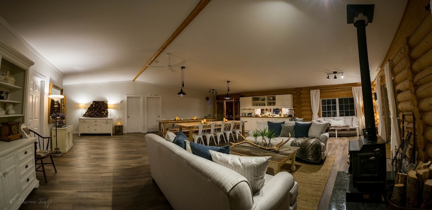 Imagen del bar/restaurante del Hotel Whitewater Lodge. Foto 3