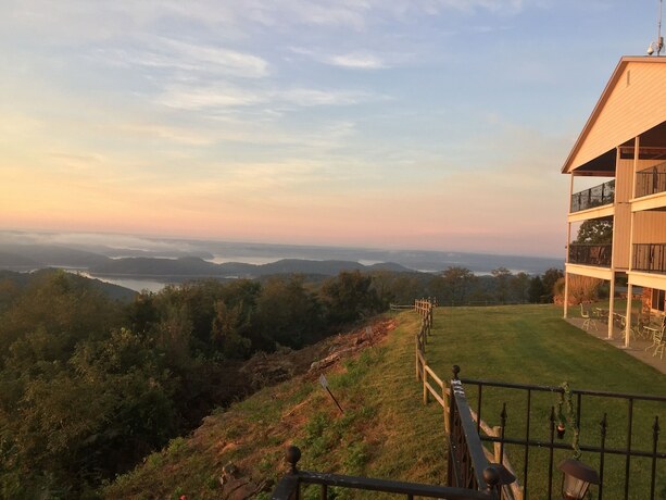 Imagen general del Hotel Whitney Mountain Lodge. Foto 4