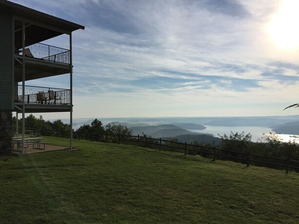 Imagen general del Hotel Whitney Mountain Lodge. Foto 11
