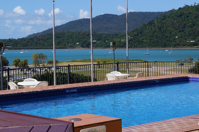 Imagen de la piscina del Hotel Whitsunday Terraces Airlie Beach. Foto 12