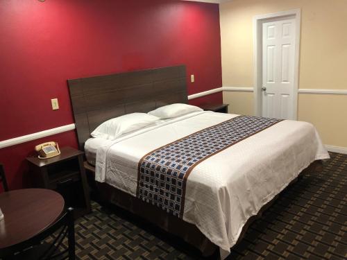 Imagen general del Hotel Whittier Travel Inn. Foto 2