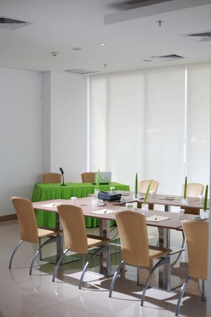 Imagen de los interiores del Hotel Whiz Cikini Jakarta - Chse Certified. Foto 13