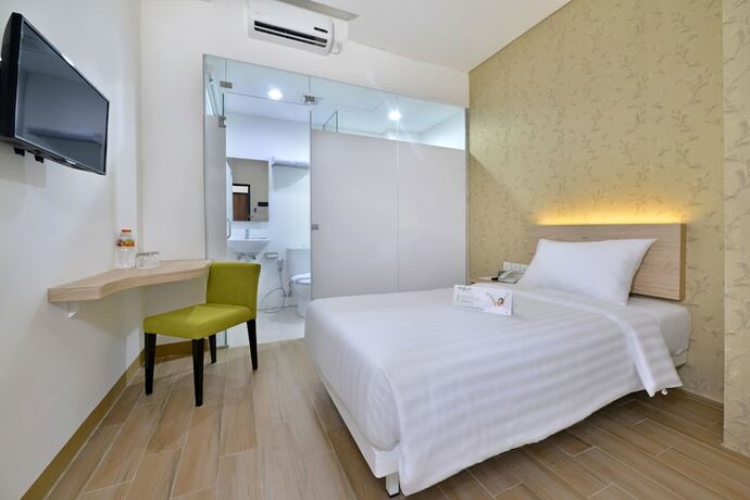 Imagen de la habitación del Hotel Whiz Falatehan Jakarta - Chse Certified. Foto 7