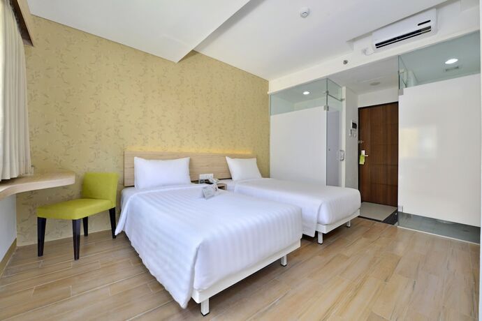 Imagen de la habitación del Hotel Whiz Falatehan Jakarta - Chse Certified. Foto 10