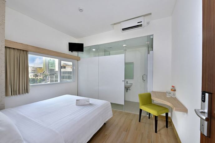 Imagen de la habitación del Hotel Whiz Falatehan Jakarta - Chse Certified. Foto 13