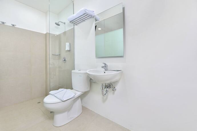 Imagen de la habitación del Hotel Whiz Falatehan Jakarta - Chse Certified. Foto 14