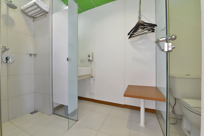Imagen de la habitación del Hotel Whiz Pemuda Semarang. Foto 4