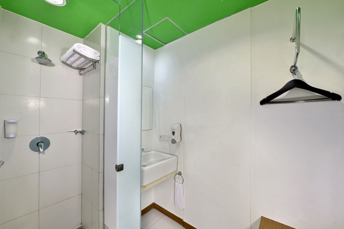 Imagen de la habitación del Hotel Whiz Pemuda Semarang. Foto 6