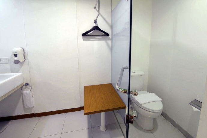 Imagen de la habitación del Hotel Whiz Pemuda Semarang. Foto 7