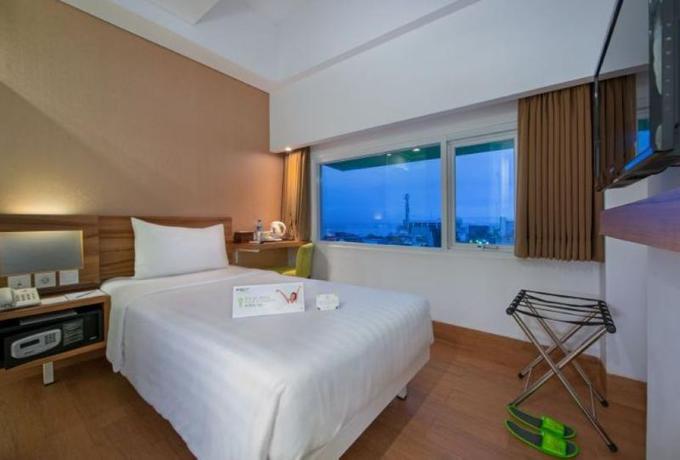 Imagen de la habitación del Hotel Whiz Prime Balikpapan - Chse Certified. Foto 6