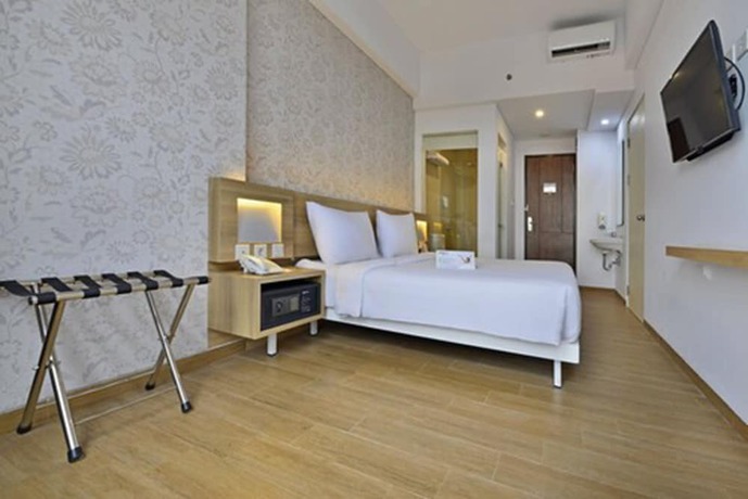 Imagen de la habitación del Hotel Whiz Prime Basuki Rahmat Malang - Chse Certified. Foto 4