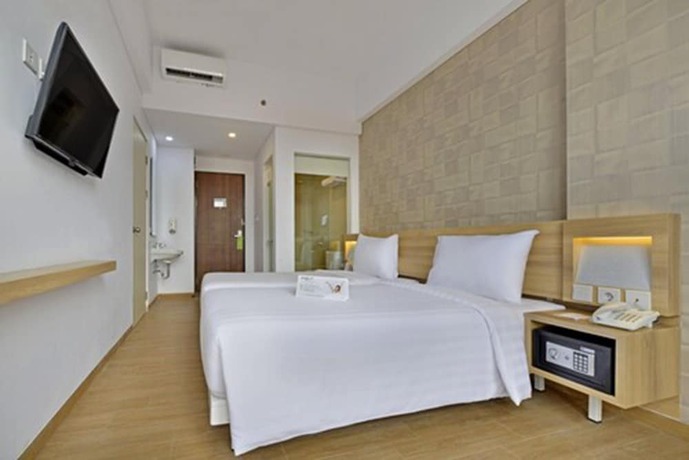 Imagen de la habitación del Hotel Whiz Prime Basuki Rahmat Malang - Chse Certified. Foto 6