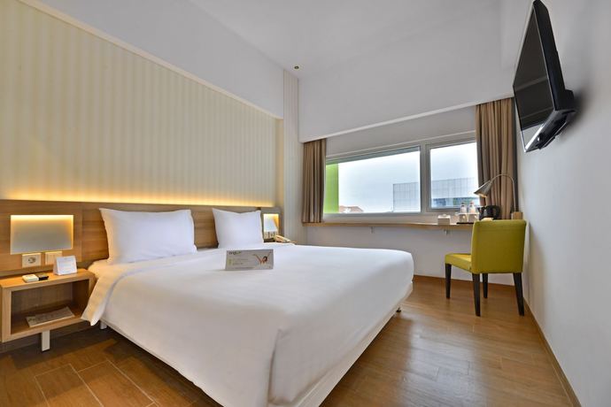 Imagen de la habitación del Hotel Whiz Prime Basuki Rahmat Malang - Chse Certified. Foto 15