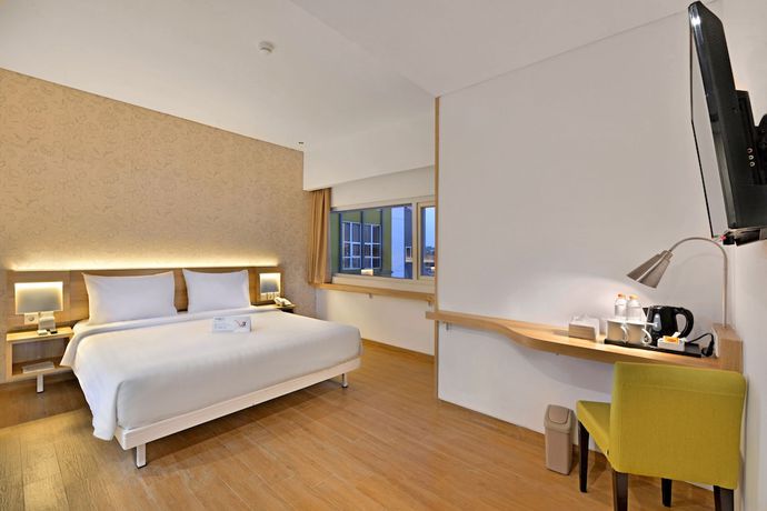 Imagen de la habitación del Hotel Whiz Prime Basuki Rahmat Malang - Chse Certified. Foto 19