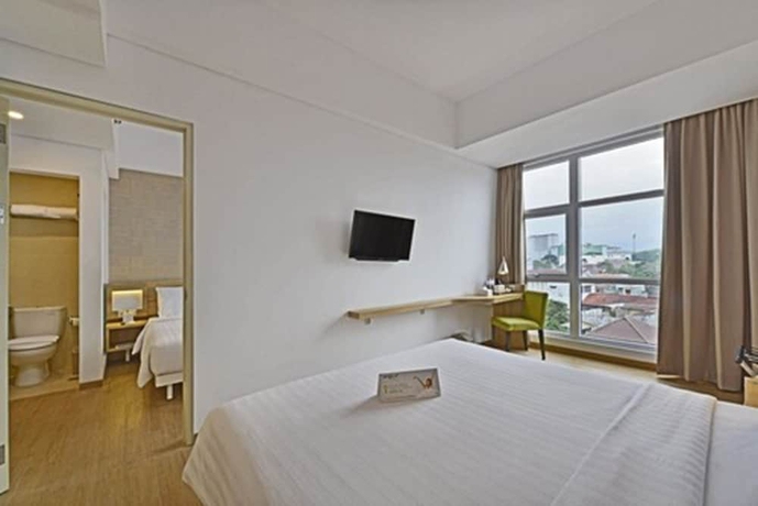 Imagen de la habitación del Hotel Whiz Prime Basuki Rahmat Malang. Foto 16