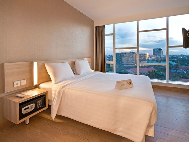 Imagen de la habitación del Hotel Whiz Prime Hasanuddin Makassar - Chse Certified. Foto 6