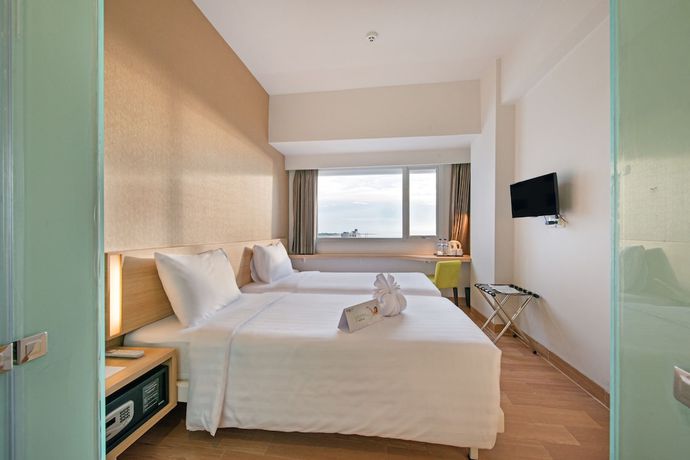 Imagen de la habitación del Hotel Whiz Prime Hasanuddin Makassar - Chse Certified. Foto 8