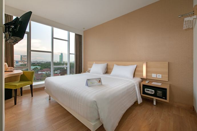 Imagen de la habitación del Hotel Whiz Prime Hasanuddin Makassar - Chse Certified. Foto 9