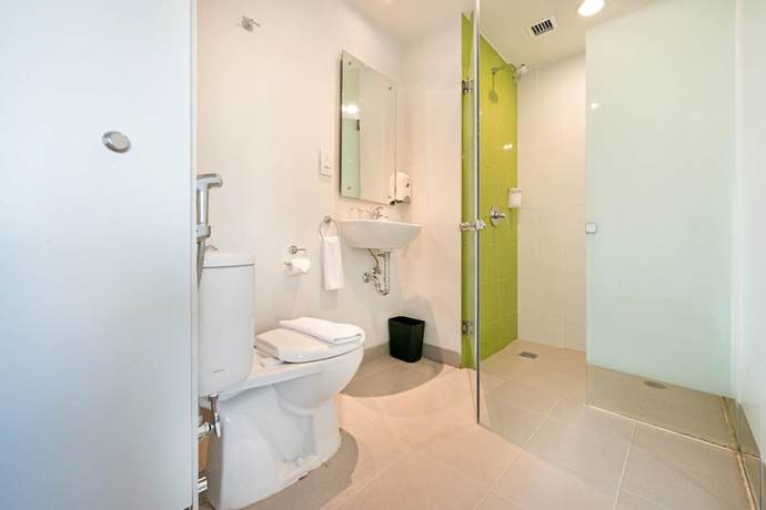 Imagen de la habitación del Hotel Whiz Prime Hasanuddin Makassar - Chse Certified. Foto 11