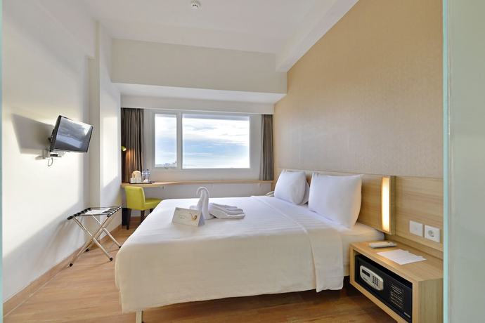 Imagen de la habitación del Hotel Whiz Prime Hasanuddin Makassar - Chse Certified. Foto 13