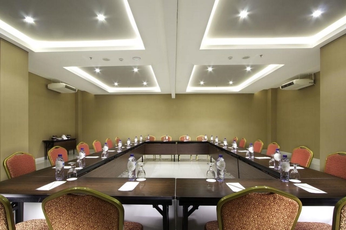 Imagen general del Hotel Whiz Prime Kelapa Gading. Foto 6