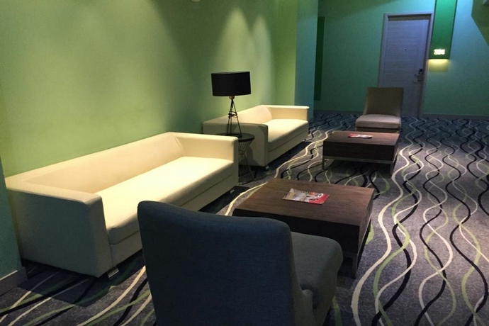 Imagen general del Hotel Whiz Prime Kelapa Gading. Foto 9