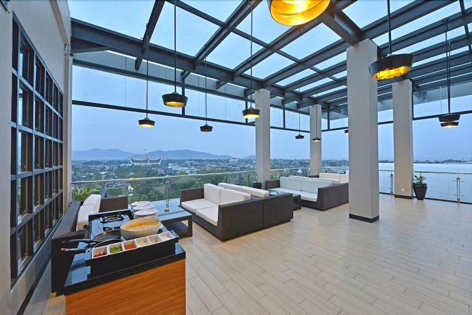 Imagen del bar/restaurante del Hotel Whiz Prime Khatib Sulaiman Padang - Chse Certified. Foto 3