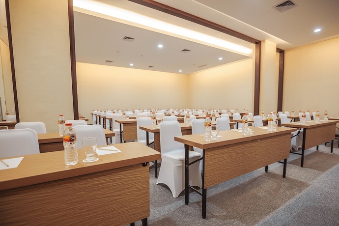 Imagen de los interiores del Hotel Whiz Prime Sudirman Makassar. Foto 16