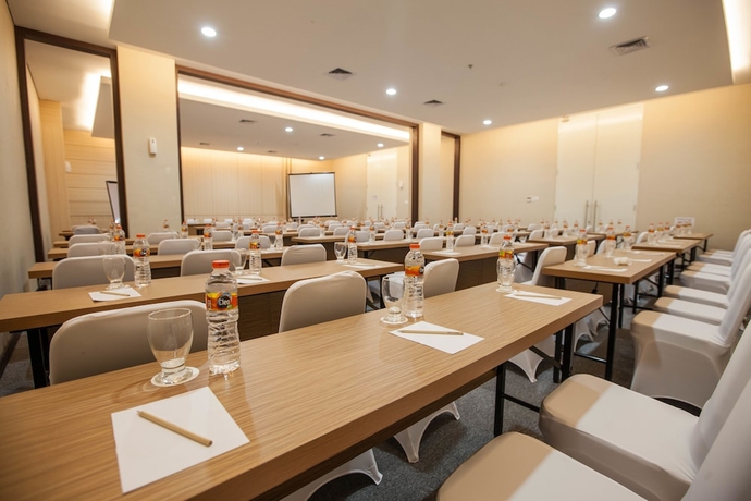 Imagen de los interiores del Hotel Whiz Prime Sudirman Makassar. Foto 17