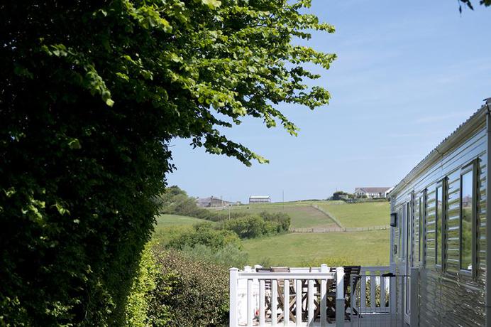 Imagen de los exteriores del Hotel Widemouth Bay Caravan Park. Foto 4