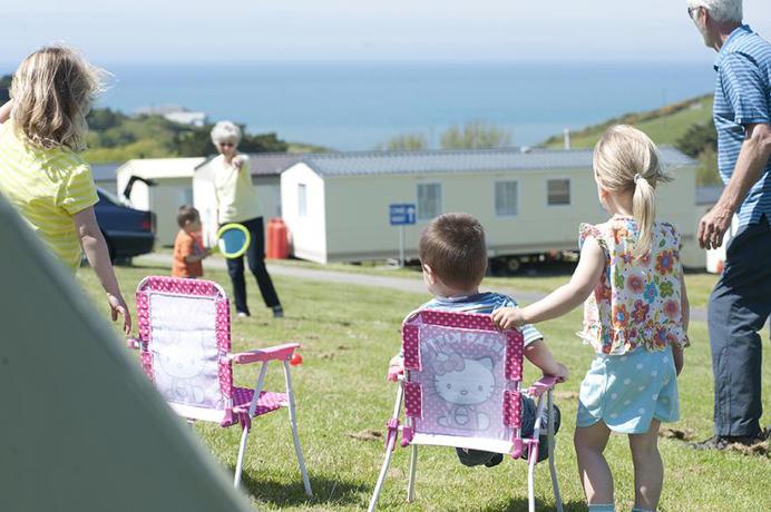 Imagen de los exteriores del Hotel Widemouth Bay Caravan Park. Foto 5