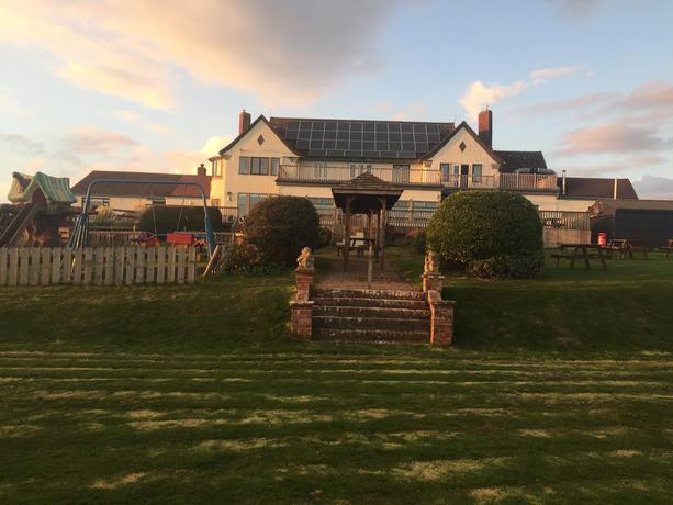 Imagen de los exteriores del Hotel Widemouth Manor. Foto 13