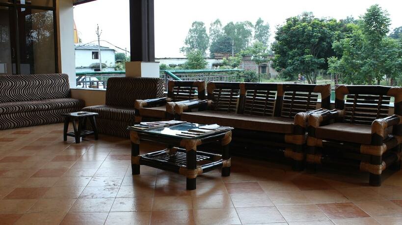 Imagen del bar/restaurante del Hotel Wild Mark Resort Kanha. Foto 15