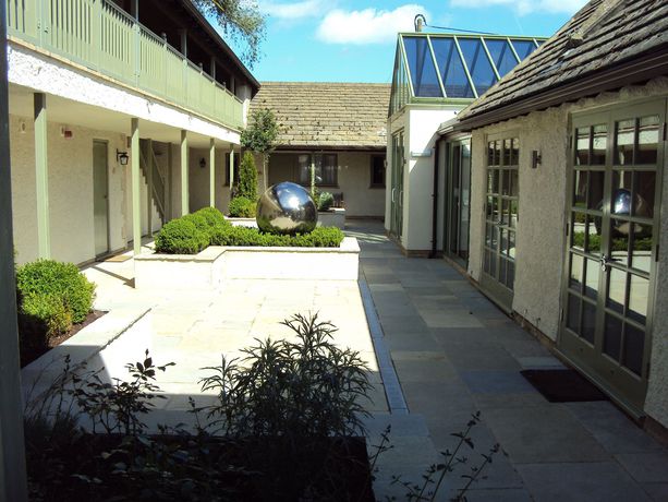 Imagen de los exteriores del Hotel Wild Thyme and Honey. Foto 13