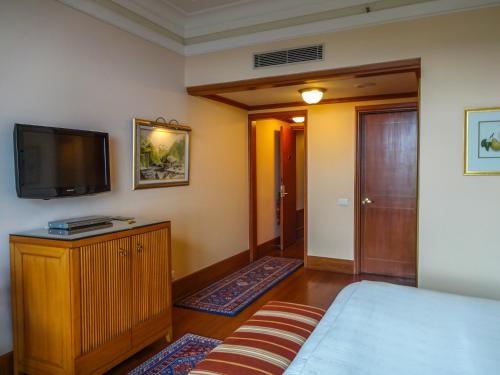 Imagen de la habitación del Hotel Wildflower Hall, An Oberoi Resort, Shimla. Foto 6