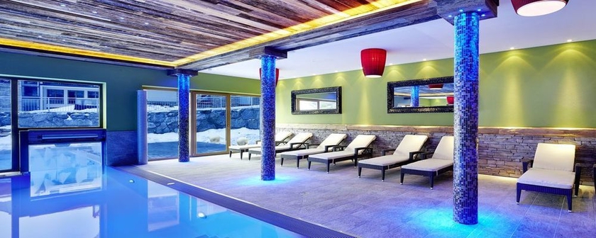 Imagen de la piscina del Hotel Wildkogel Resort. Foto 16